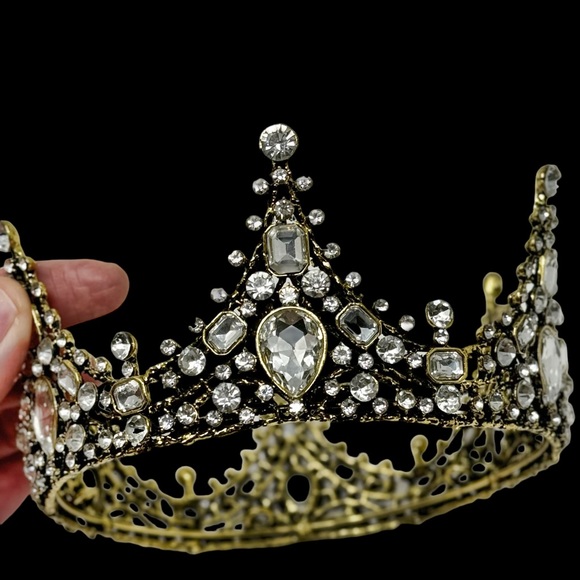 A stunning CROWN! Vintage one of a kind bridal crown for wedding veil decor - Picture 7 of 8